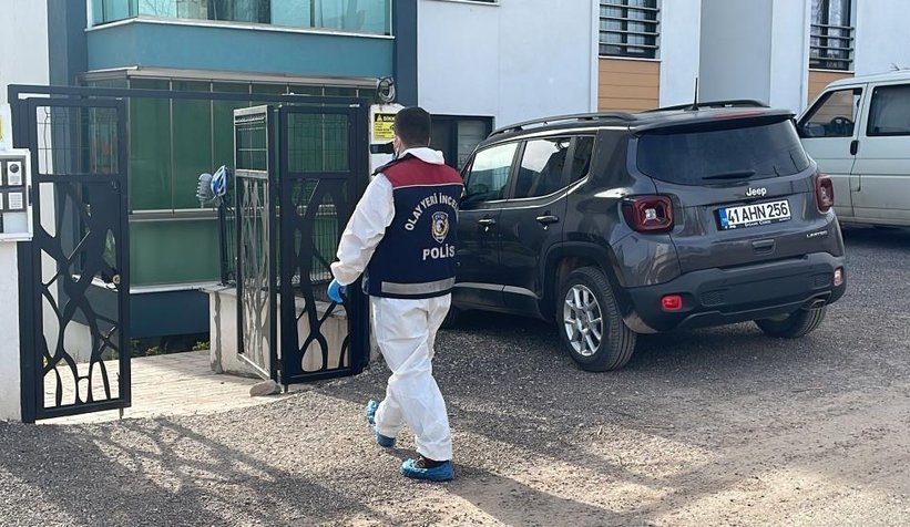 Akyazılı Turgay eşini öldürüp, kendini vurdu