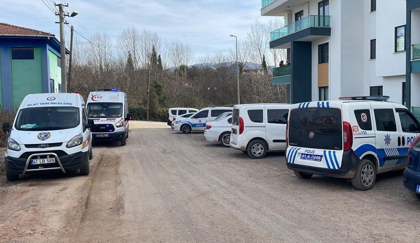 Akyazılı Turgay eşini öldürüp, kendini vurdu