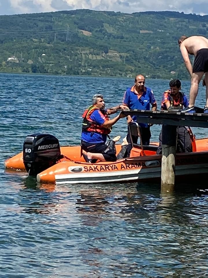 Sapanca Gölü'ne giren nişanlısı gözlerinin önünde boğuldu