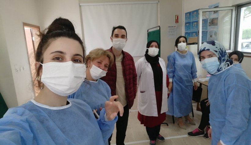 Akyazılılardan aşı çadırına yoğun ilgi