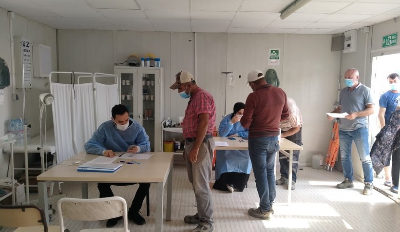 Akyazılılardan aşı çadırına yoğun ilgi