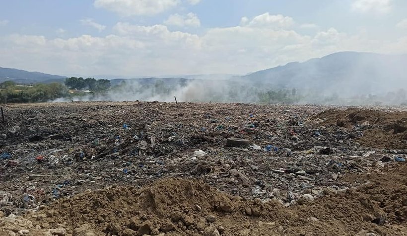 Akyazılıyı isyan ettiren çöp soruna Büyükşehir el attı