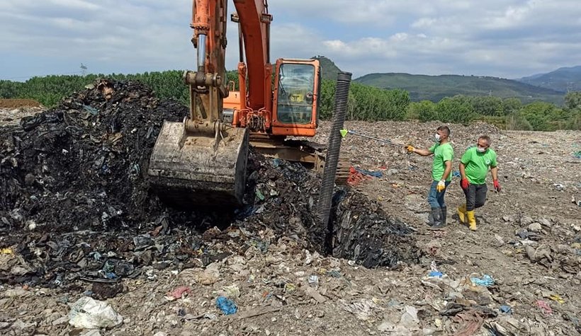 Akyazılıyı isyan ettiren çöp soruna Büyükşehir el attı