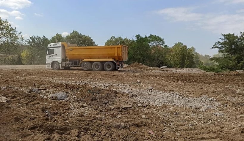 Akyazılıyı isyan ettiren çöp soruna Büyükşehir el attı