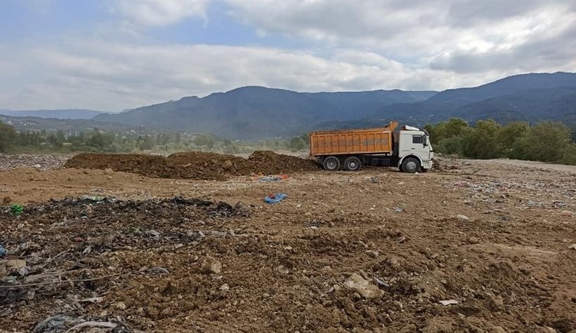 Akyazılıyı isyan ettiren çöp soruna Büyükşehir el attı