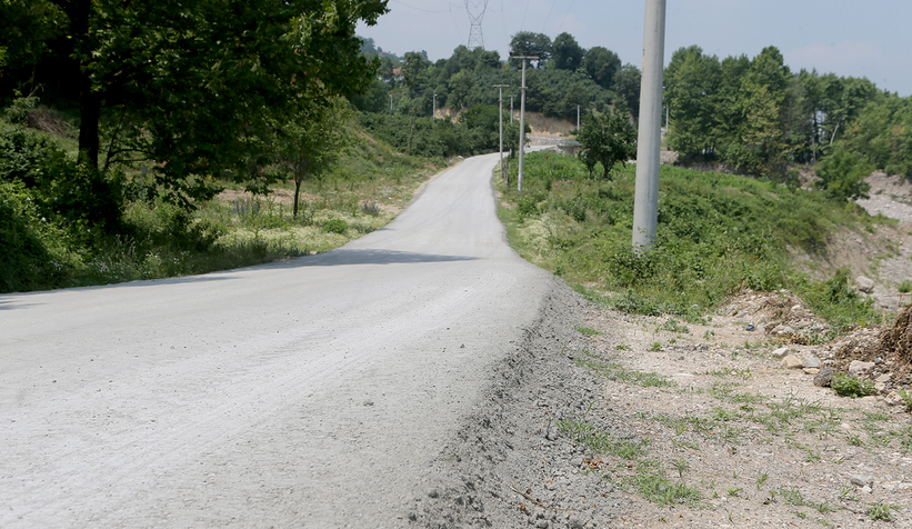Akyazı’nın iki mahallesinde beton yol tamam