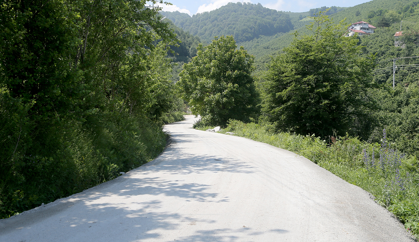 Akyazı’nın iki mahallesinde beton yol tamam