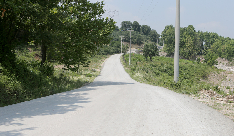 Akyazı’nın iki mahallesinde beton yol tamam