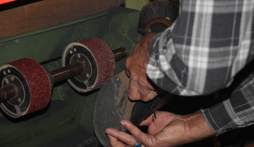 Alaattin Usta minyatür ayakkabılarıyla rekorlar kitabına girmek istiyor