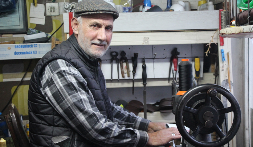 Alaattin Usta minyatür ayakkabılarıyla rekorlar kitabına girmek istiyor