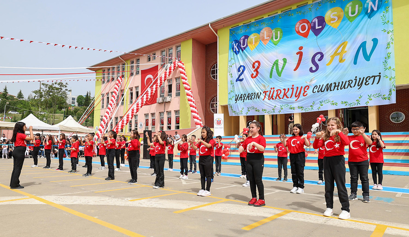 alemdar-miniklerin-bayram-coskusuna-ortak-oldubdbvoesruu