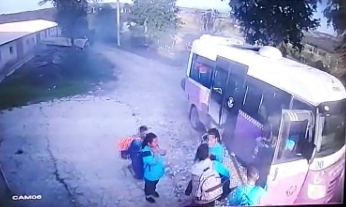 Alev alan öğrenci servisinde panik anları