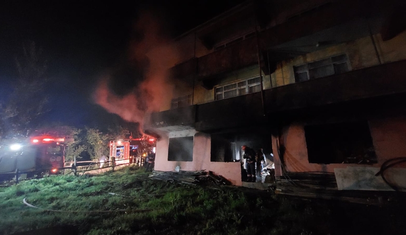 Alev alev yanan depoda kundaklama şüphesi