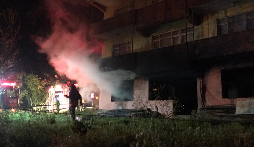 Alev alev yanan depoda kundaklama şüphesi