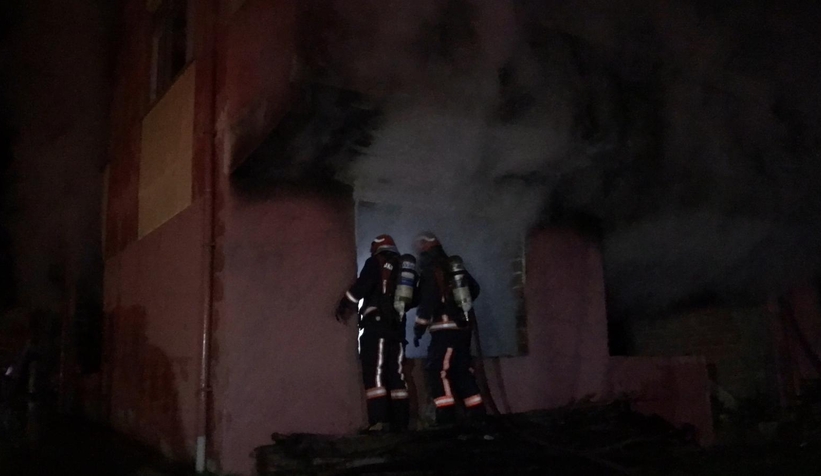 Alev alev yanan depoda kundaklama şüphesi