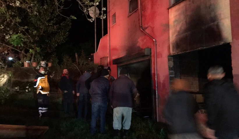 Alev alev yanan depoda kundaklama şüphesi