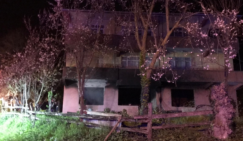 Alev alev yanan depoda kundaklama şüphesi