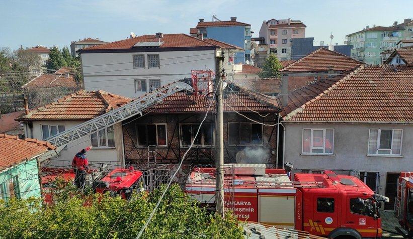Ev alevlere teslim oldu