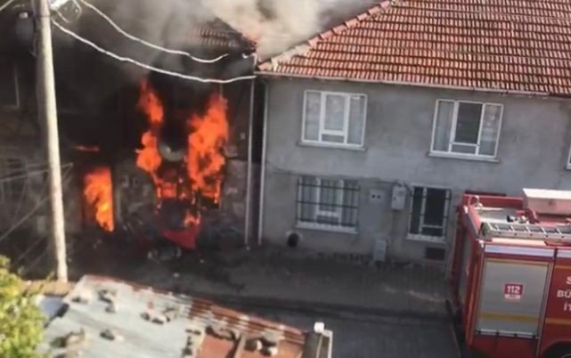 Ev alevlere teslim oldu