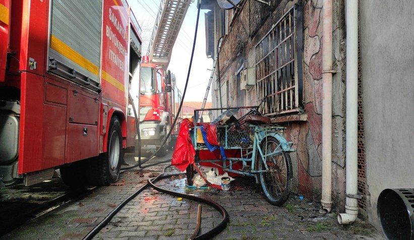 Ev alevlere teslim oldu