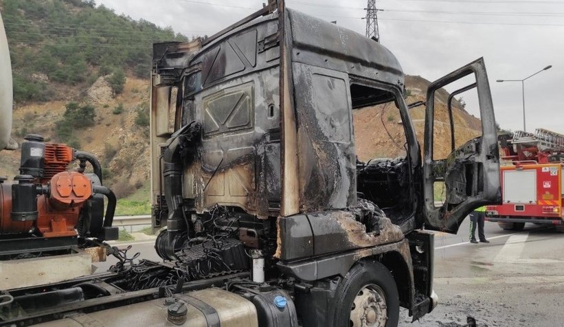 Alev alev yanan tırdan canını son anda kurtardı