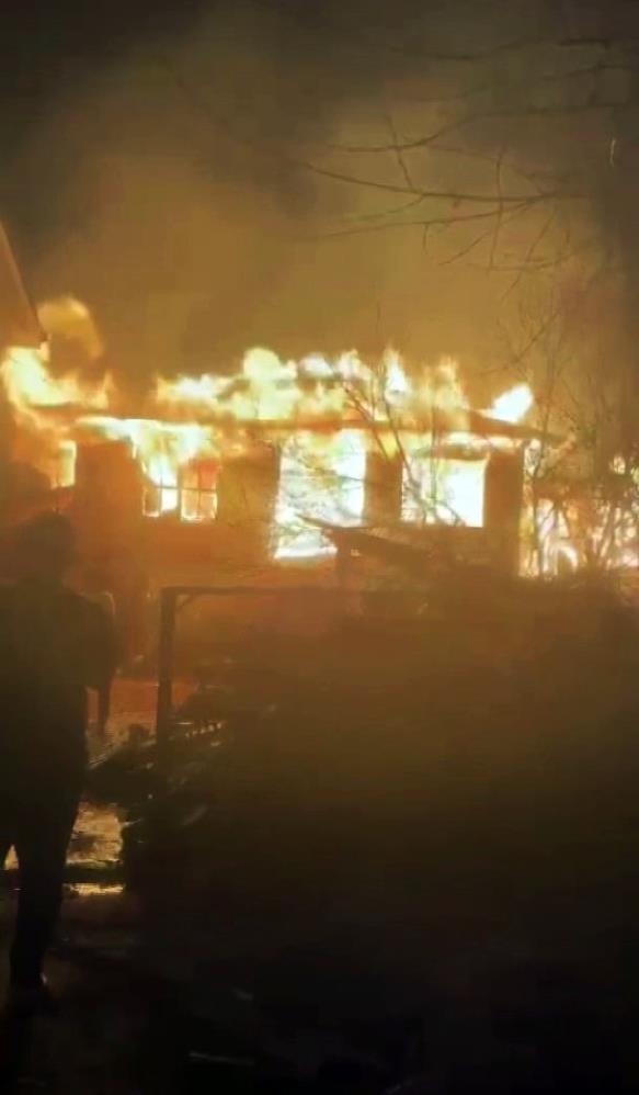 Alevler geceyi aydınlattı