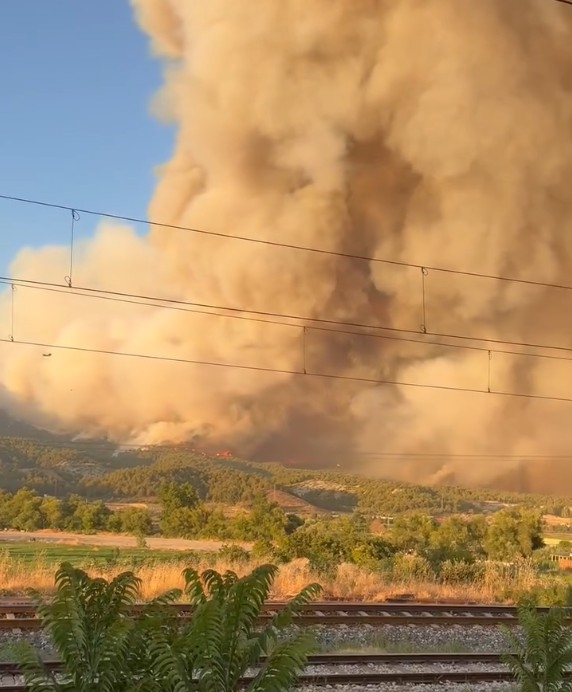 Alevler Geyve’den Osmaneli’ye ulaştı: 4 köy boşaltıldı!