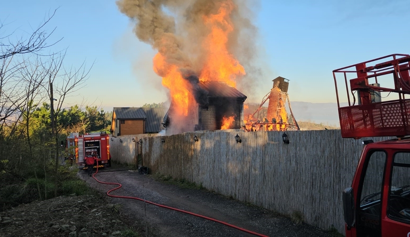 Alevlere teslim olan bungalov kül oldu