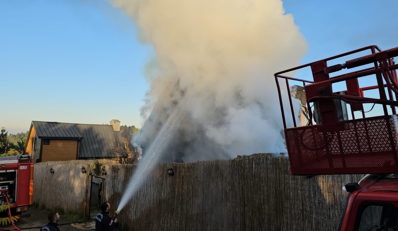 Alevlere teslim olan bungalov kül oldu