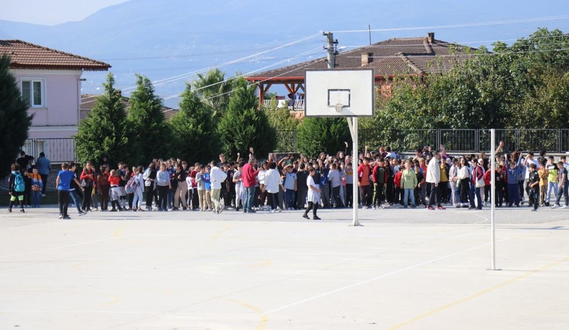 Alevlere teslim olan çatı küle döndü