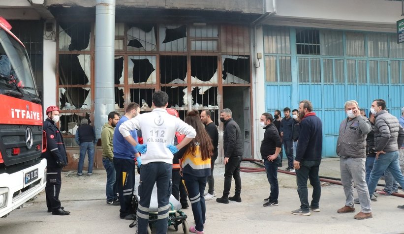 Alevlere teslim olan dükkanda tuvalete sığınıp kurtuldu