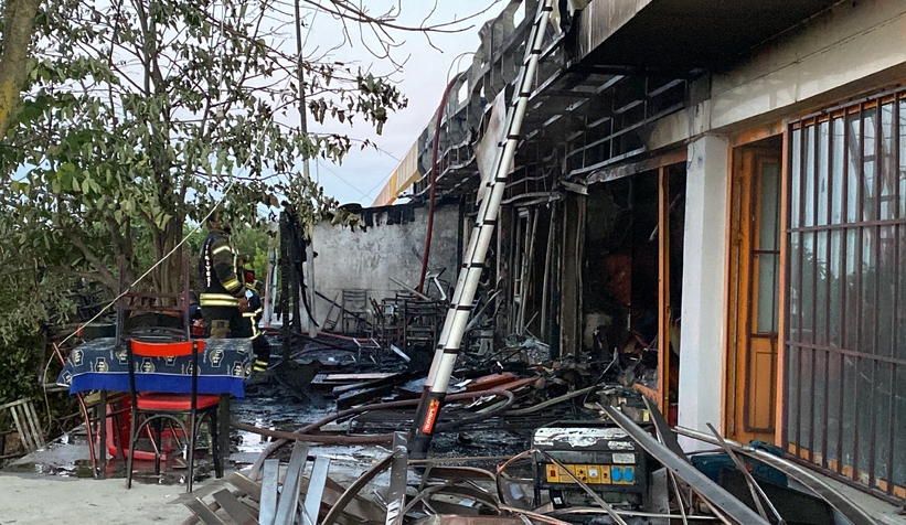 Alevlere teslim olan kafe küle döndü