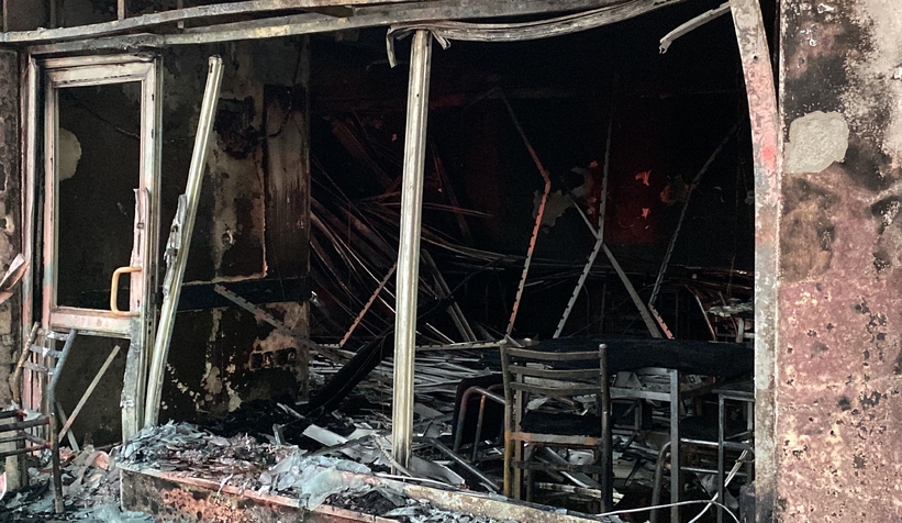 Alevlere teslim olan kafe küle döndü