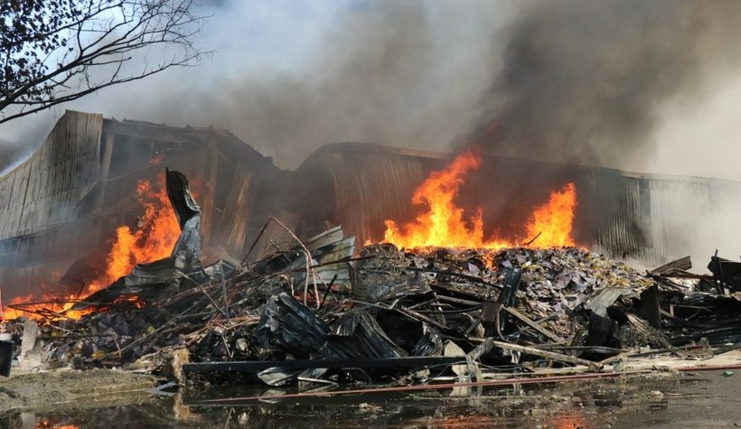 Alevlere teslim oldu, zarar büyük