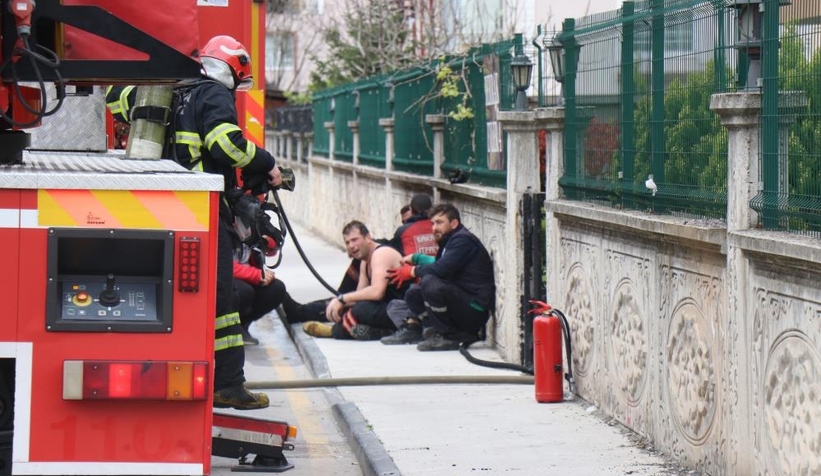 Alevlerin arasında kalan itfaiyeci öldü, arkadaşları gözyaşlarına boğuldu