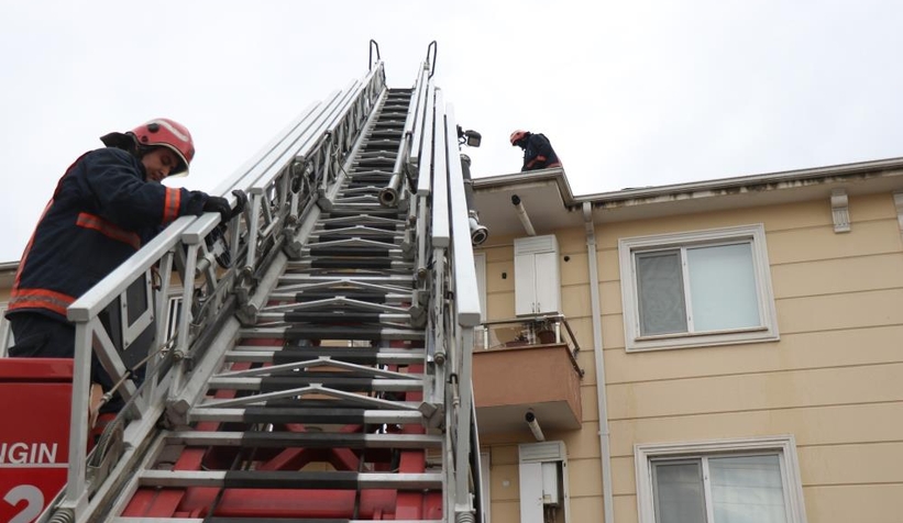 Alevlerin arasında kalan itfaiyeci öldü, arkadaşları gözyaşlarına boğuldu