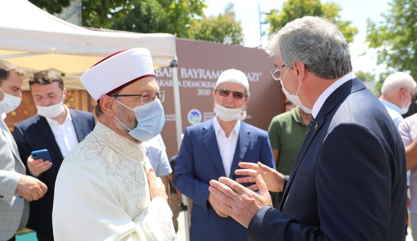 ali-erbas-demokrasi-meydani-nda-cuma-namazini-kildirdirvlky3fqrv