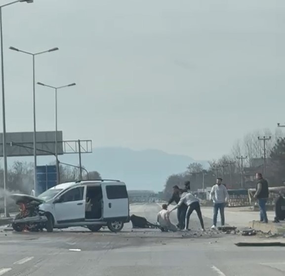 ali-inci-ve-4-kisi-yaralanmisti-kazanin-hemen-sonrasinda-bu-goruntu-cekildiq245tnpewg