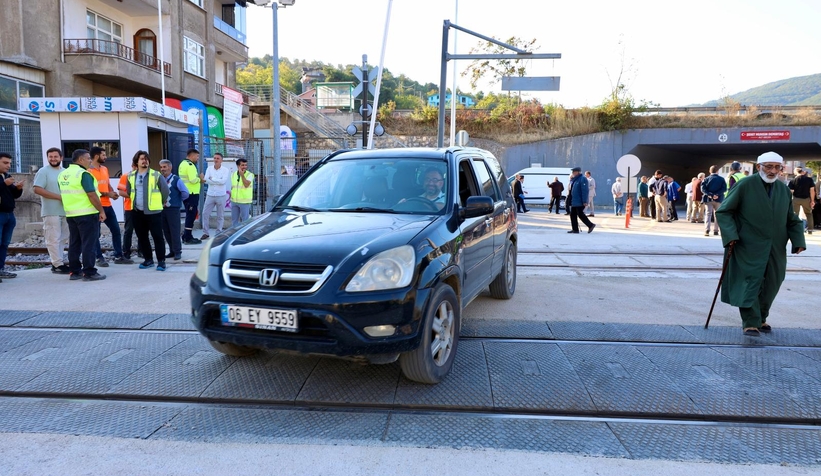 Alifuatpaşa Hemzemin Geçidi 11 yıl sonra açıldı