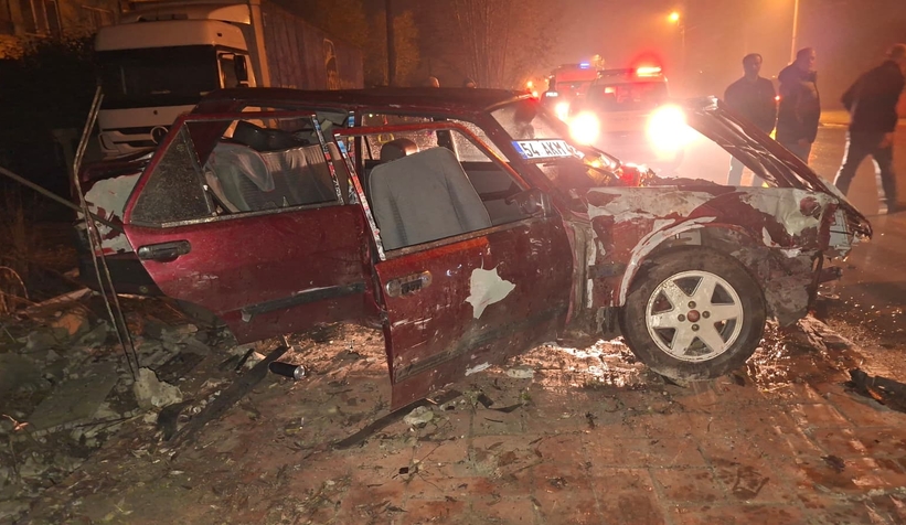 alkollu-sollama-dehseti-otomobil-duvara-carpti-3-yaralicgvlemdaut