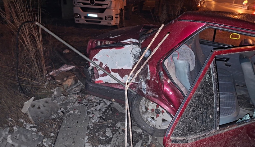 alkollu-sollama-dehseti-otomobil-duvara-carpti-3-yaralicgvlemdaut