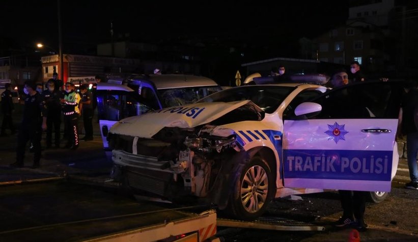 Alkollü sürücü kontrol noktasına daldı: 1’i polis memuru 3 yaralı