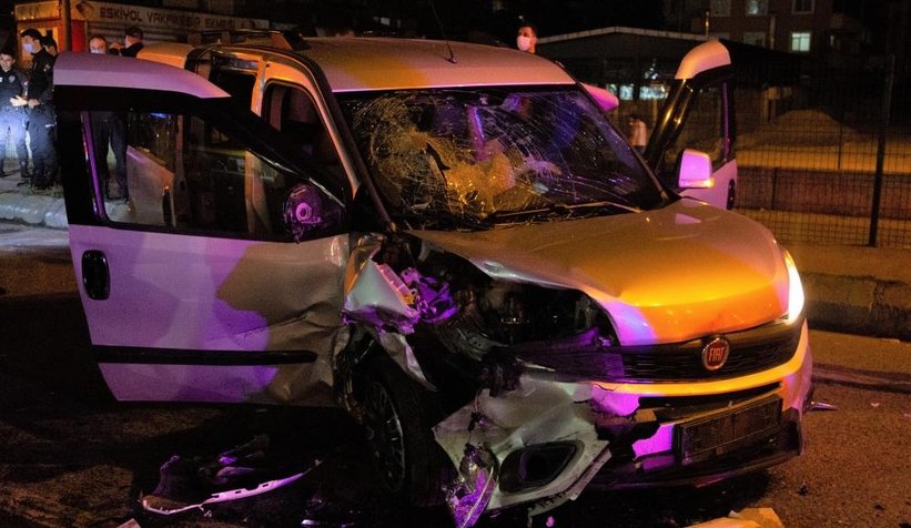 Alkollü sürücü kontrol noktasına daldı: 1’i polis memuru 3 yaralı