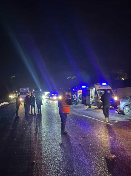 Alkollü sürücü minibüse çarptı: 1 ölü, 3 yaralı