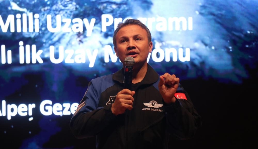 alper-gezeravci-sau-de-ogrencilerle-bir-araya-geldiz3zldu1gzg