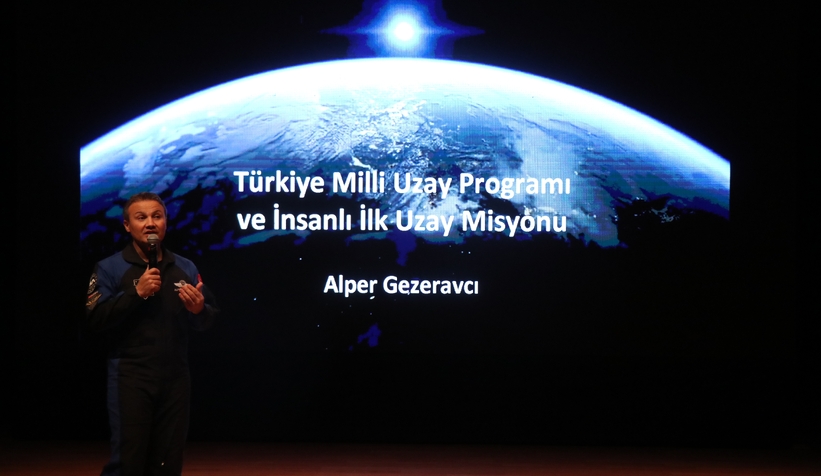 alper-gezeravci-sau-de-ogrencilerle-bir-araya-geldiz3zldu1gzg