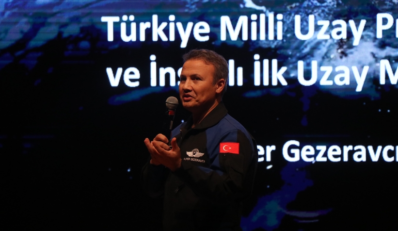 alper-gezeravci-sau-de-ogrencilerle-bir-araya-geldiz3zldu1gzg