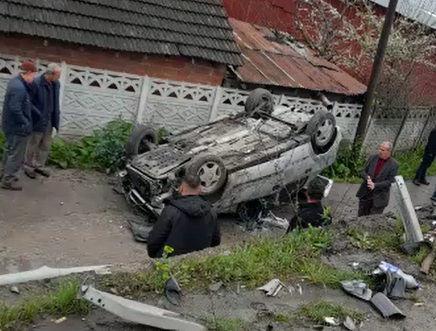 Alt yola uçan otomobilde 1 kişi yaralandı