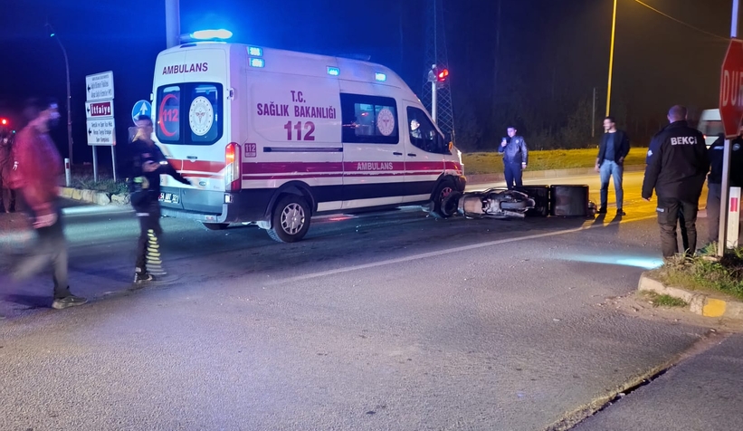 ambulans-ile-moto-kurye-carpistibmg4nwc2si