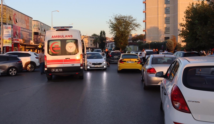 Ambulans ile motosiklet çarpıştı